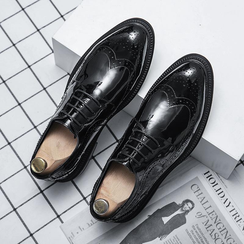 Fashion Derby Leather Men Shoes White Brogue Lace Up Solid Simple Dress Business Casual Party Wedding Flat Shoes For Man