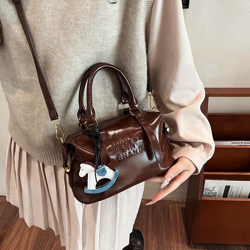 Premium bag women's new retro niche shoulder messenger bag versatile portable pillow bag