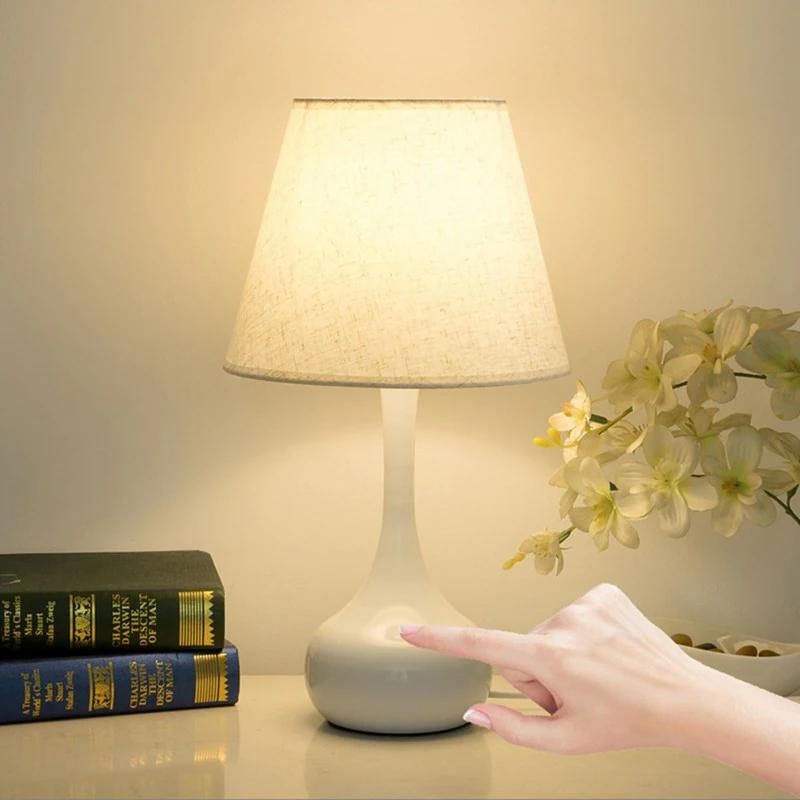 Nordic Touch Stoff Tisch Lampen LED Moderne Schlafzimmer Nacht Lichter Schwarz Weiß Lampenschirm Studie Schreibtisch Dekoration Beleuchtung Leuchten