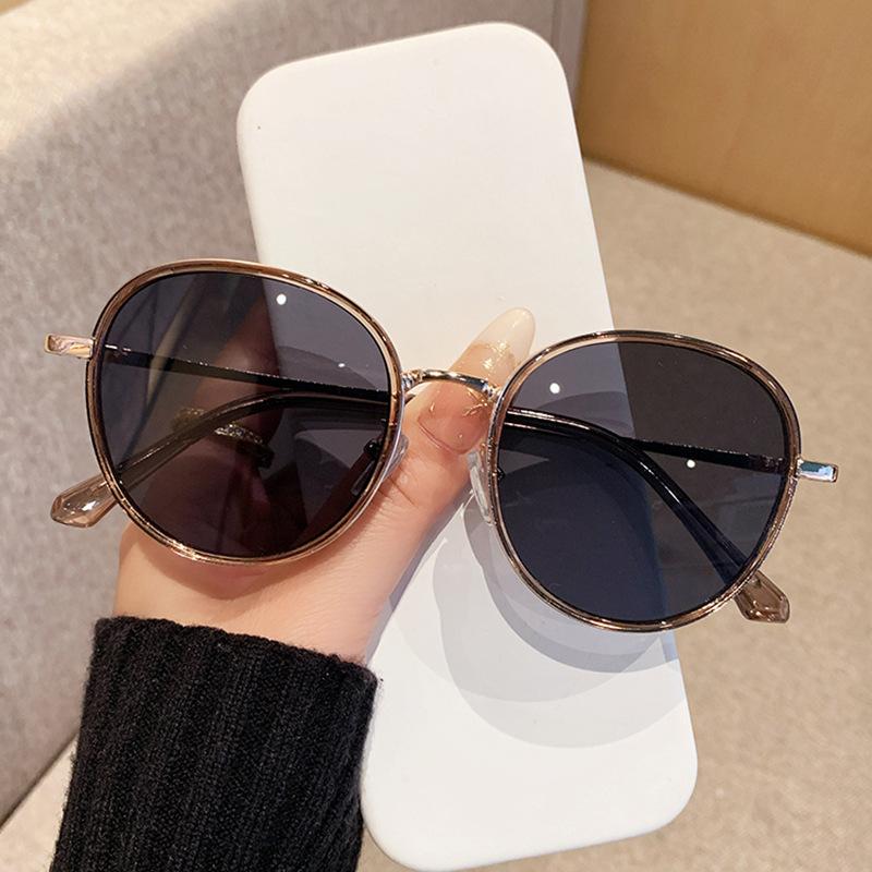 Vintage Round Sunglasses Women Black Large Frame Sun Glasses Metal Detail UV400 Fashion Eyewear Summer Beach Driving Goggles