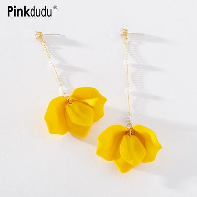 2023 Moda Catena Rosa Nappa Orecchini Pendenti Romantico Estate Perla Imitazione 14 Colori Fiore Orecchini per Donna PD1236