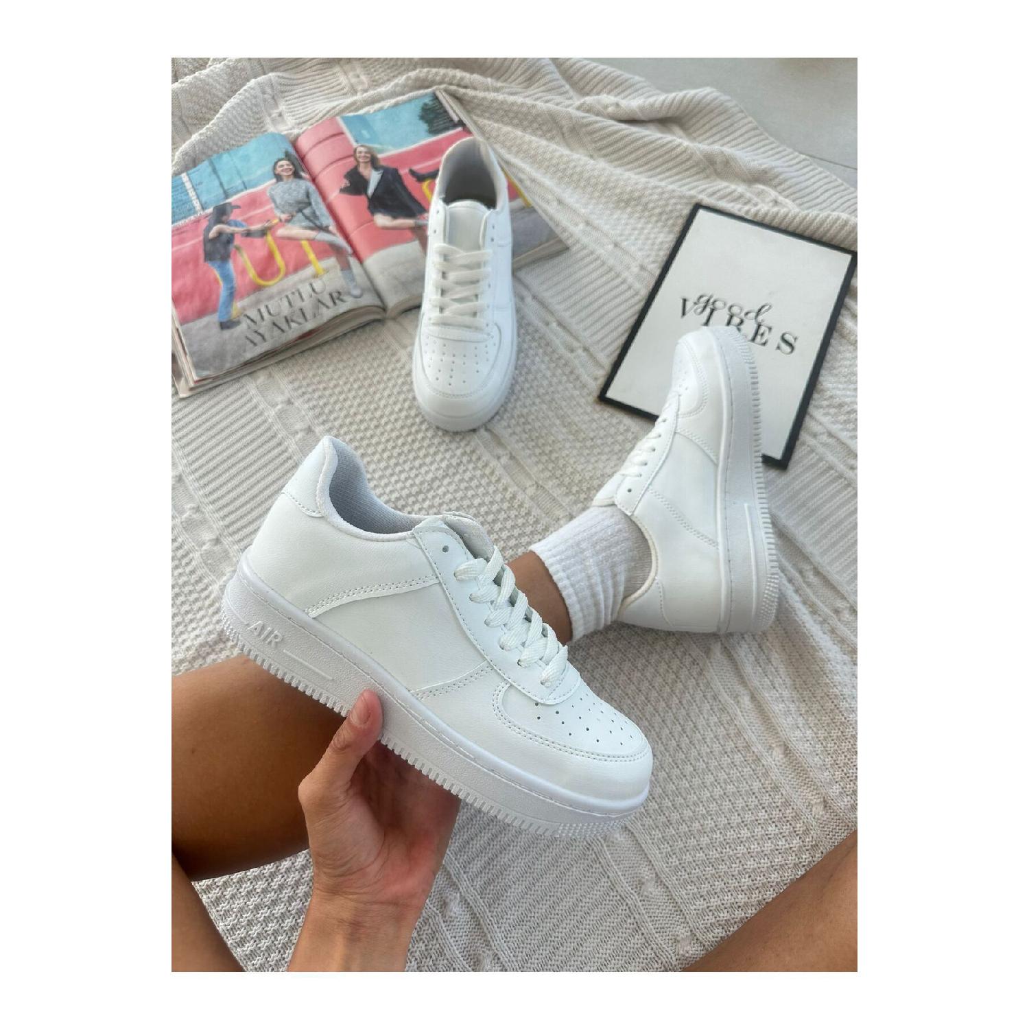 

Unisex White Sneaker 39 білий