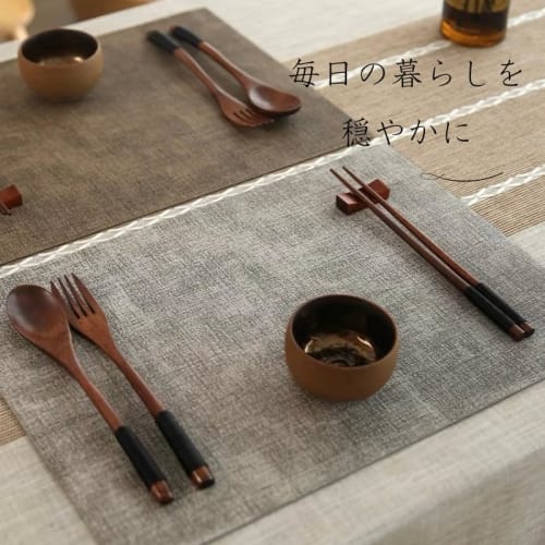 High-quality PU leather placemats, stylish and decorative, easy to clean, for home or restaurant use. Fully washable, water-repellent, insulating, non