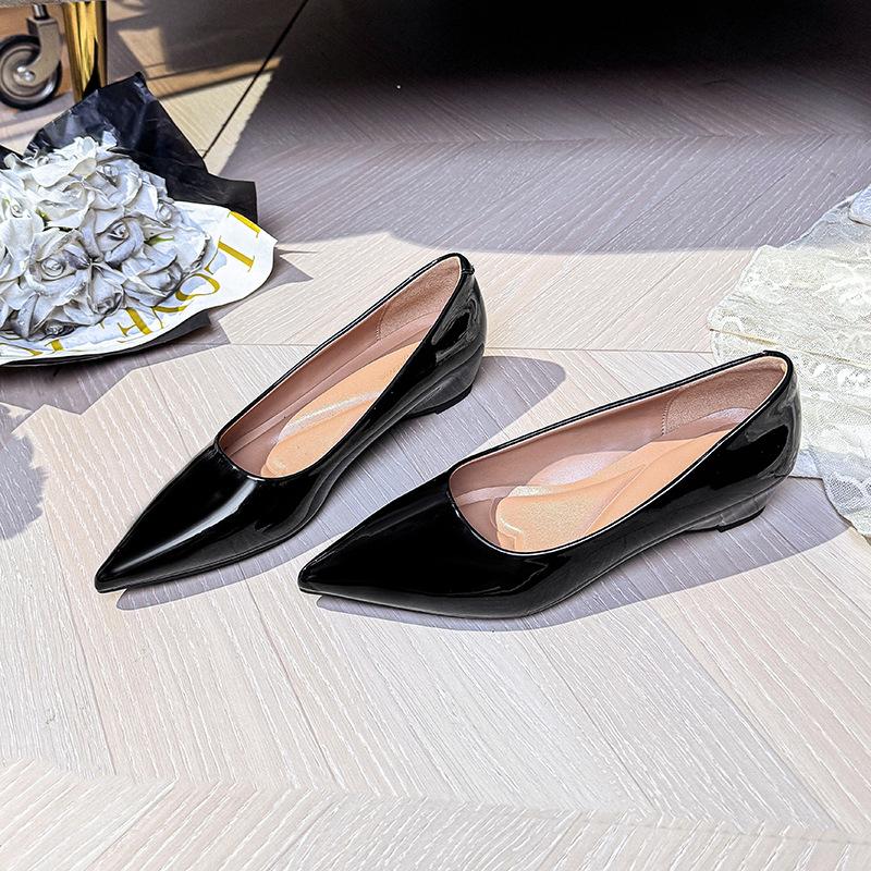Black temperament commuter professional women's shoes pointed inner height increase women's shoes 2025 spring and autumn new French versatile flats