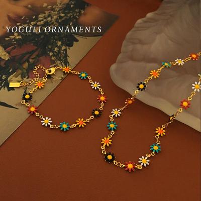 Vergoldete Kupfer-Gänseblümchen-Choker-Halskette mit Colorblock-Design