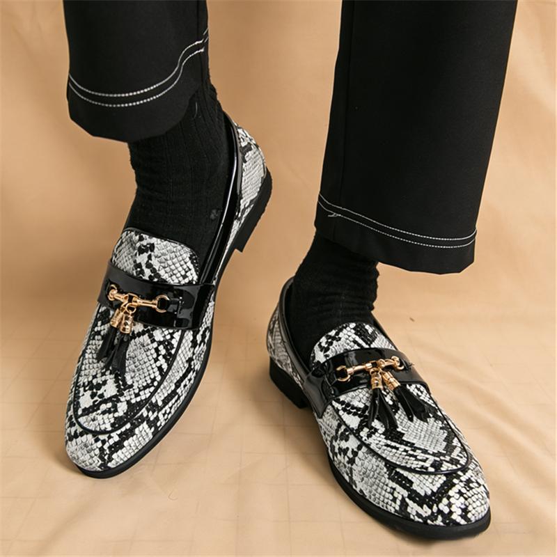 New Snake Skin Pattern Patte Loafers for Men's Pointed Tassels Shoes Male Designer Formal Wedding Dress Homecoming Footwear