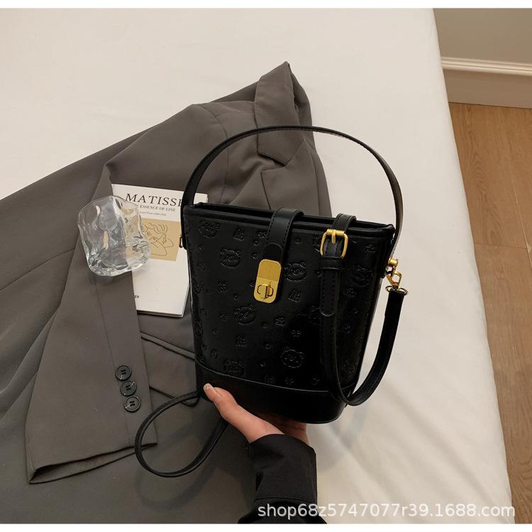 Summer New Small Bag Women's 2025 Fashionable Portable Bucket Bag Is a Versatile Foreign Texture Commuter Crossbody Bag