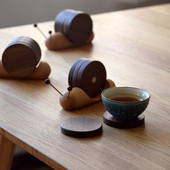 Walnut Snail Coasters Set Wood Cup Mat Placemats Heat-Resistant Drink Pads for Tea Coffee Mugs Natural Wood Grain Home Decor