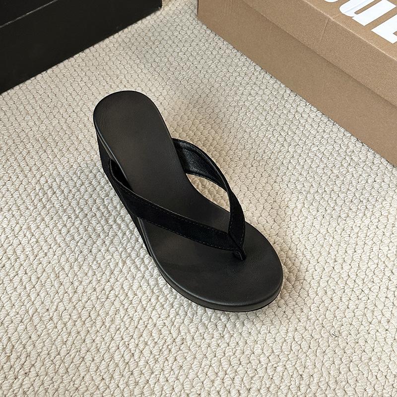 Round head slope heel pinch foot women's flip-flops 2025 summer new casual outer wear fashionable versatile temperament cool slippers