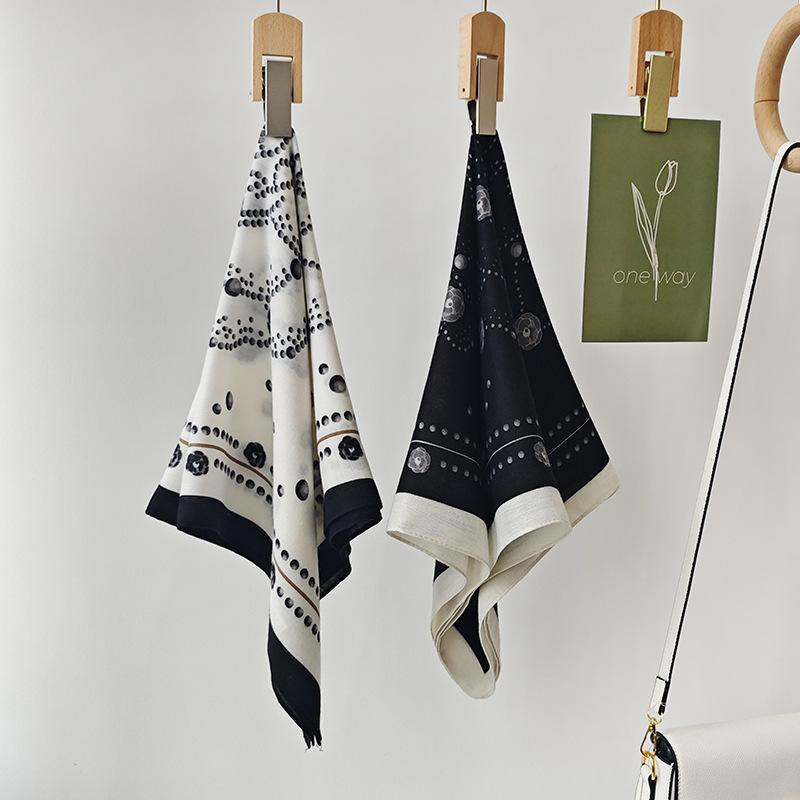 Spring and summer simple retro printed silk scarf women's personality fashion high value travel photography decoration thin square scarf