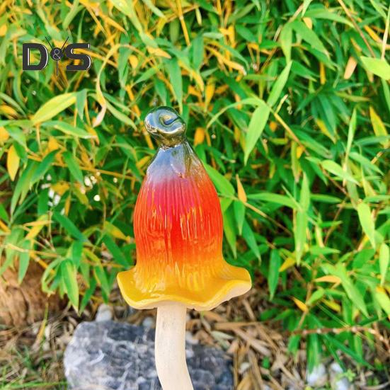 Pflanzeinsatz Keramikpilz, bunt glasierte Pilzdekoration, handbemalte Fliegenpilz-Skulpturen für die Dekoration des Feengartens im Freien