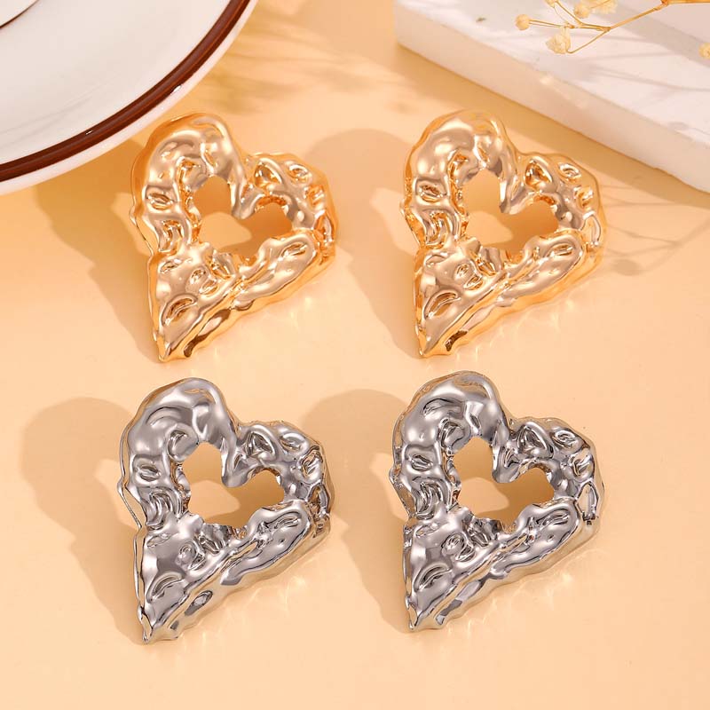 Vintage Metal Hollow Big Love Heart Stud Earrings for Women Classic Gold Irregular Textured Earrings Jewelry Gift