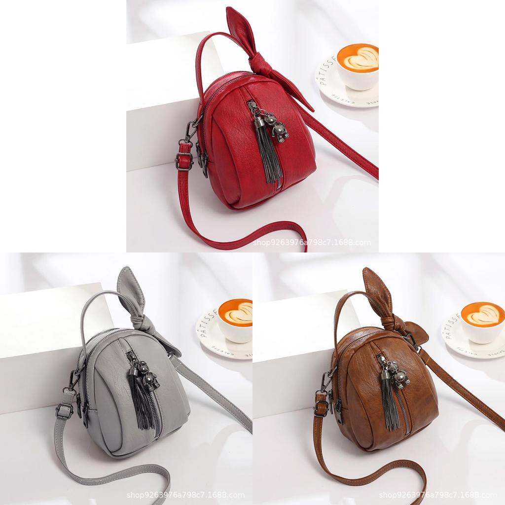 Bear Embellished Small Water Bucket Purse With Internal Pockets For Casual Outings