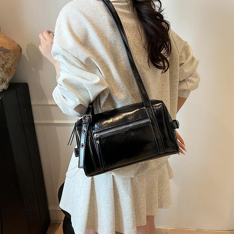 Premium sense small bag women 2025 new casual versatile pillow bag fashion commuter shoulder armpit bag handbag