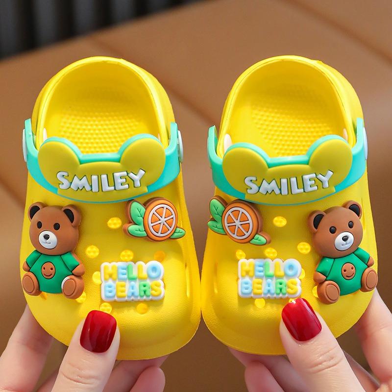 Children's Summer Slippers/Sandals for Boys and Girls, Indoor Soft-Soled Anti-Slip Cartoon Closed-Toe Hole Shoes for Toddlers and Young Children.