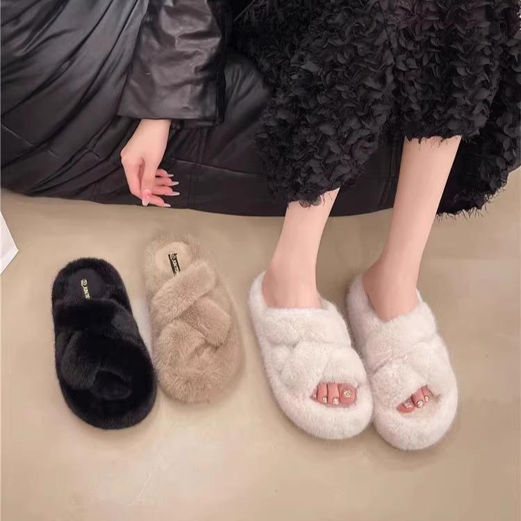 Thick bottom Internet celebrity fluffy slippers women wear 2025 autumn new super hot explosion comfortable fluffy foreign gas cotton drag