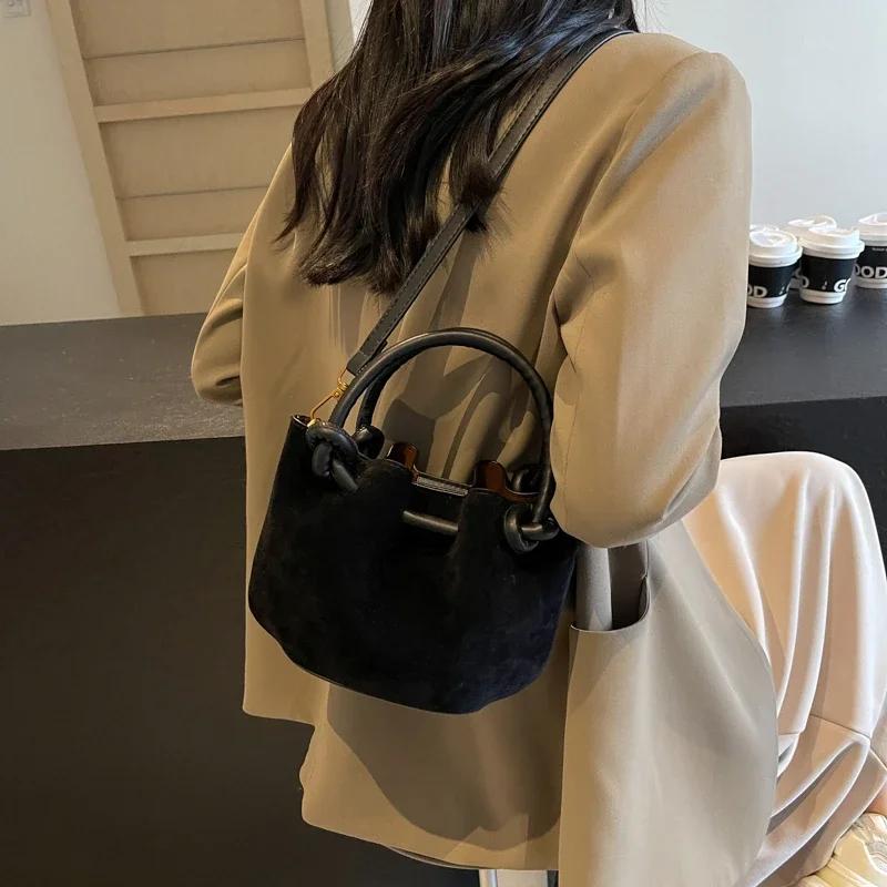Samt Einfache Hochwertige Damen Umhängetasche Einfarbig Vielseitige Mode Schultertasche Weiche Pendler Eimer Handtasche