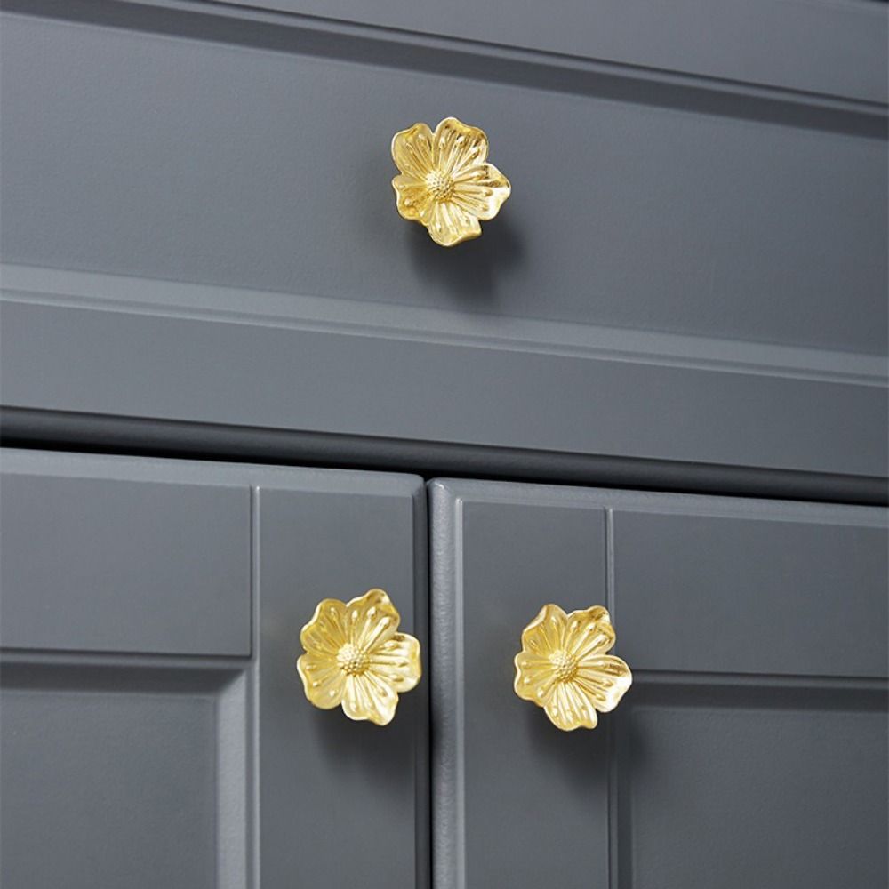 Brass Floral Cabinet Knob Vintage Wardrobe Knob Drawer Pull Handle Cabinet Decoration