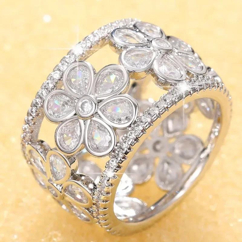 French Light Luxury Hollow Palace Rings for Women Small Fresh Flower Index Finger Ring Natural Snowflake High-grade Ring