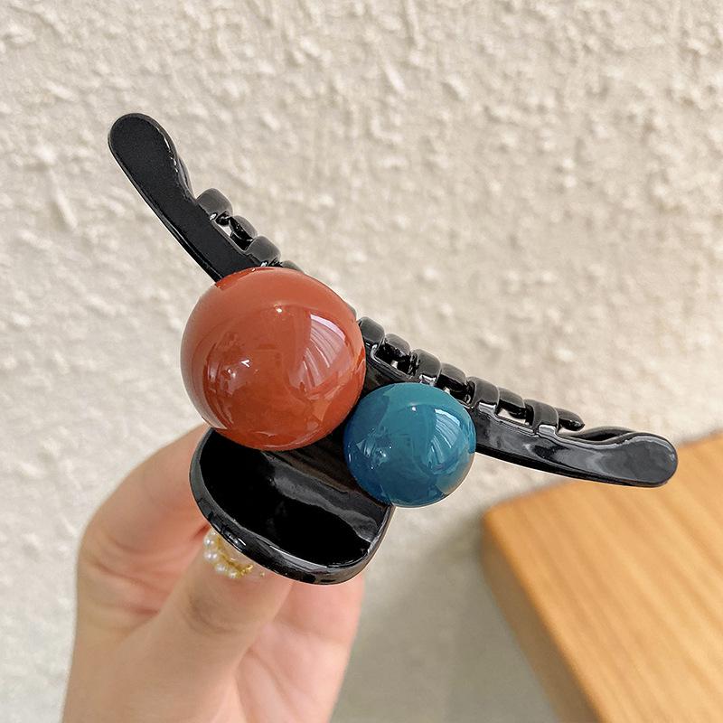 Small Women's Summer Hair Claw Clip - Plastic Shark Clip for Volume & Style Hairpin