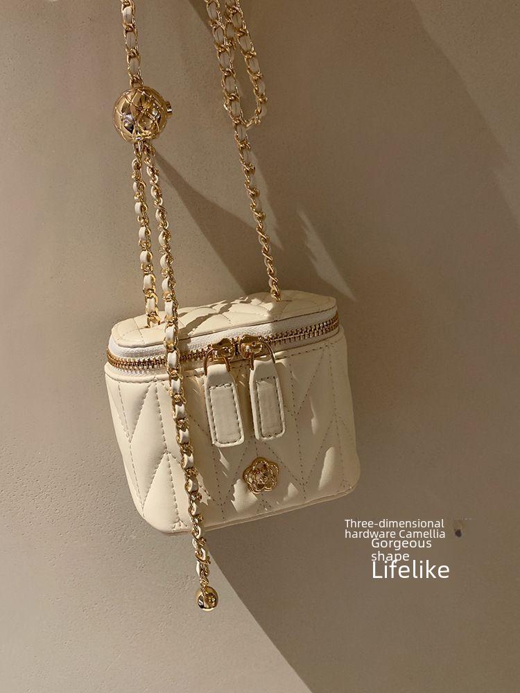 Camellia Diamond Chain Messenger Bag - Versatile, Trendy, and Casual Shoulder Bag