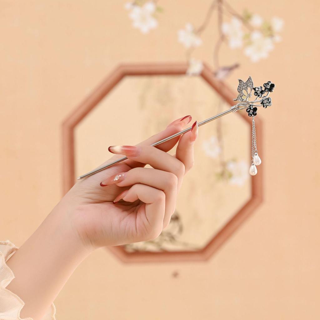 Vintage Butterfly Flower Tassel Hairpin for Qipao and Hanfu - Alloy Buyao Hair Accessory for Women