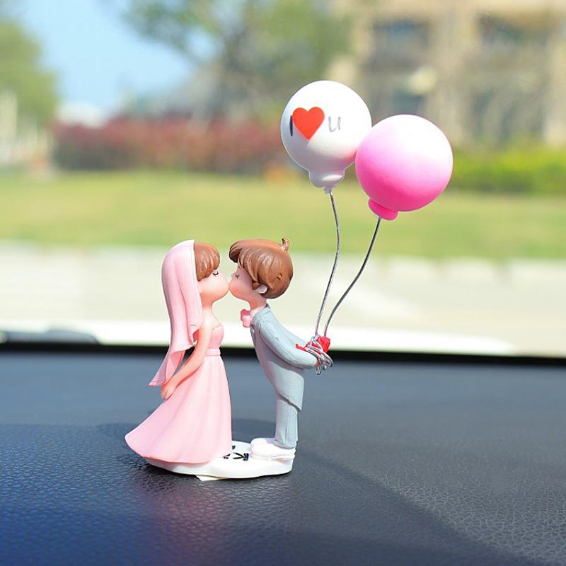 Cartoon Couples Car Ornament Model Wedding Couple Figure Car Center Console Balloon Decoration Auto Interior Dashboard Gifts