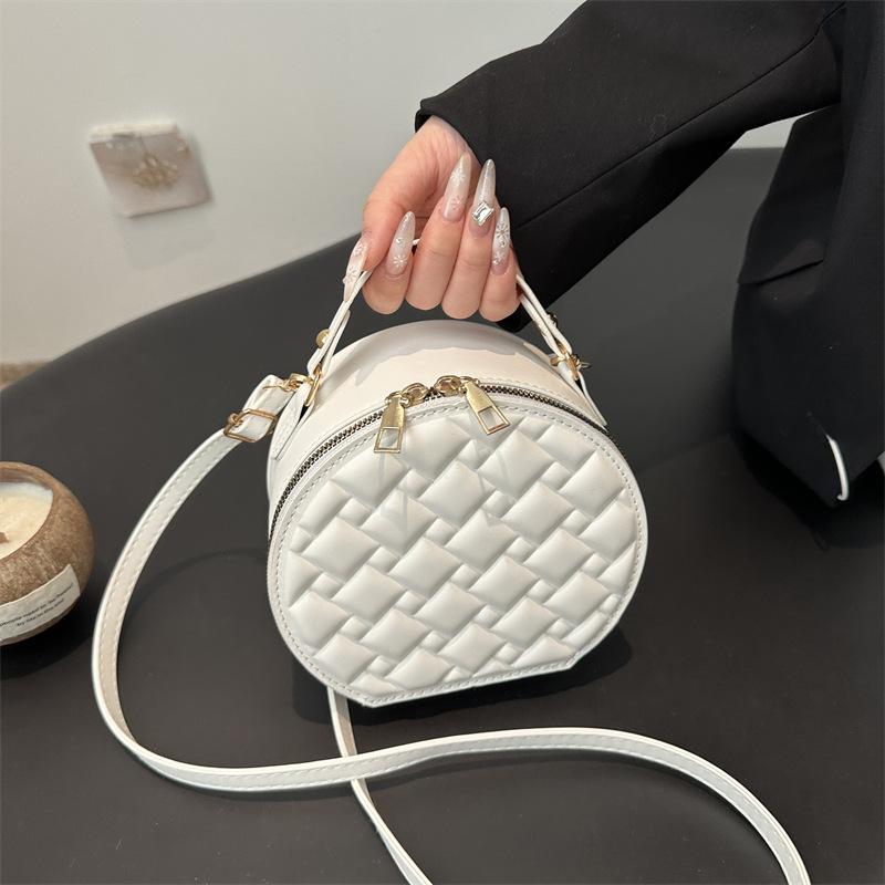 Women's niche design Internet celebrity handbag 2025 spring new versatile ins shoulder messenger bag small round bag women