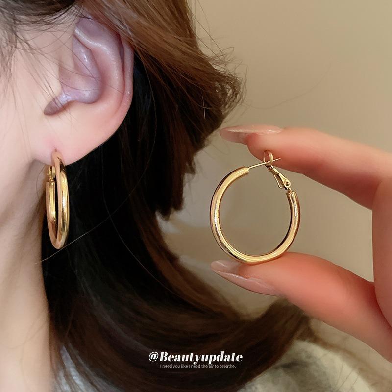Silver Needle Round Earrings European and American Simple Fashion Cold Wind Earrings Personality Temperament Earrings Light Luxury High Sense
