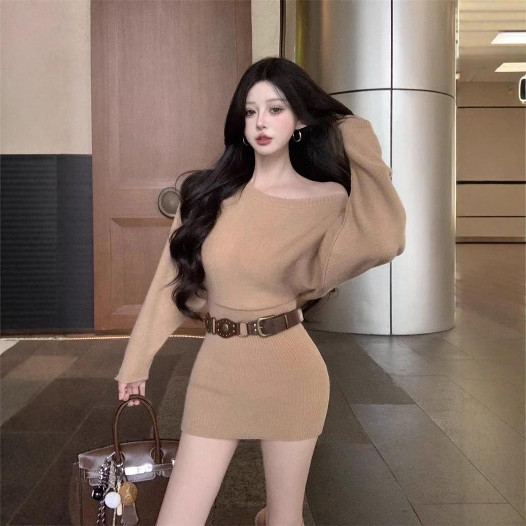 Autumn Khaki One-Shoulder Knitted Dress: Slimming Long-Sleeve Short Dress with Waist-Hugging, Hip-Wrapping Design.