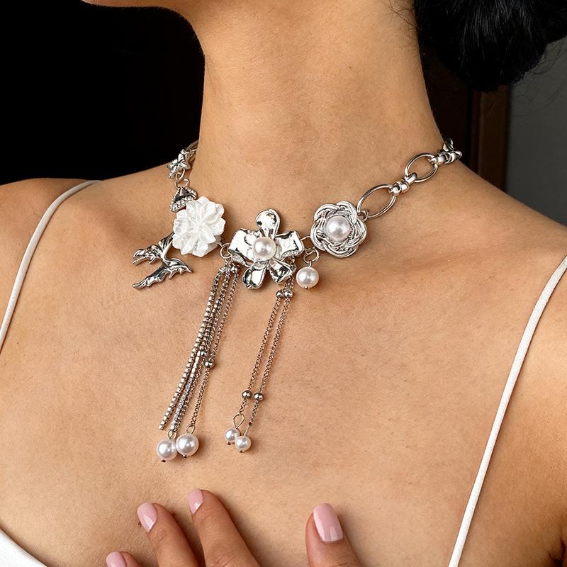 Accessories Flower Butterfly Tassel Necklace, Niche Retro Design Light Luxury Versatile Clavicle Chain Accessories