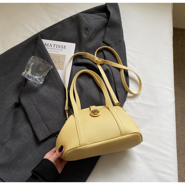 

2025 новая сумка-саквояж женская нишевый дизайн модная универсальная сумочка высококлассная текстура сумка-мессенджер для поездок на работу