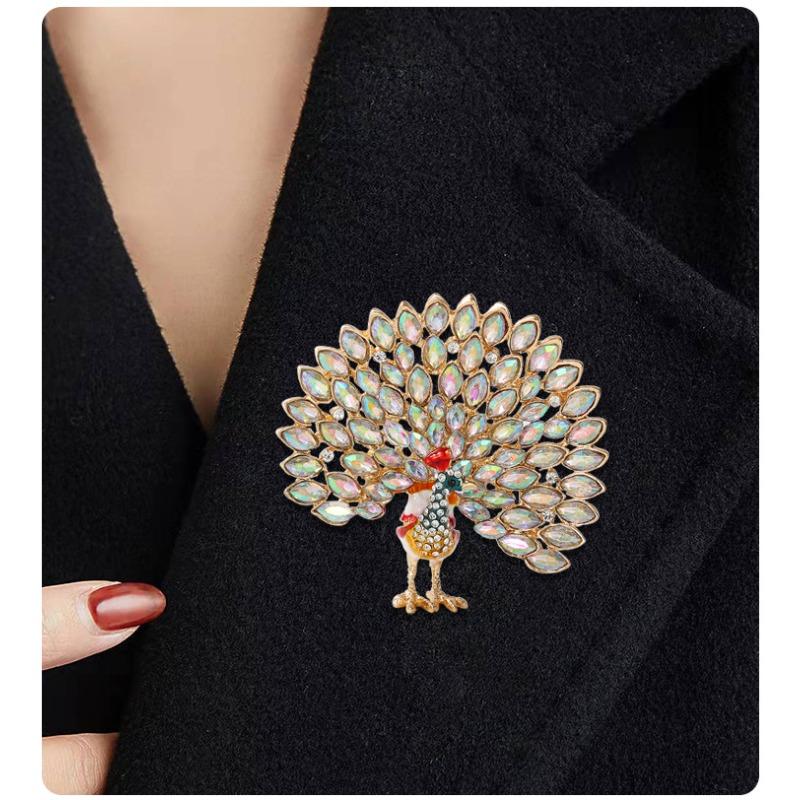 Peacock Brooch for Women, European and American Fashion, Clothing Accessories, Vintage Animal High-end Chest Flower