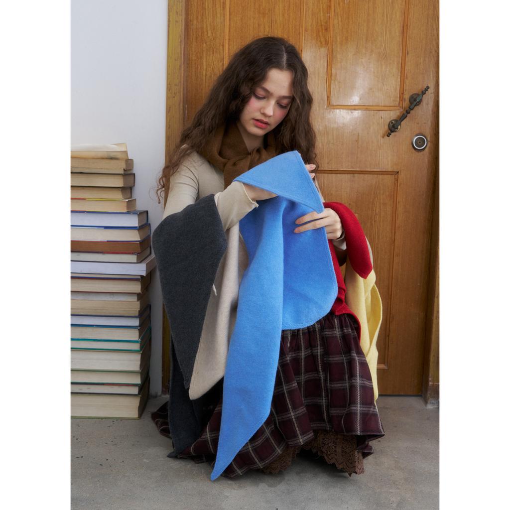 A Wool-Blend Flat Woven Triangular Scarf For Women Suitable For All Seasons For Decoration Pography And Travel Paired With A Small Headscarf