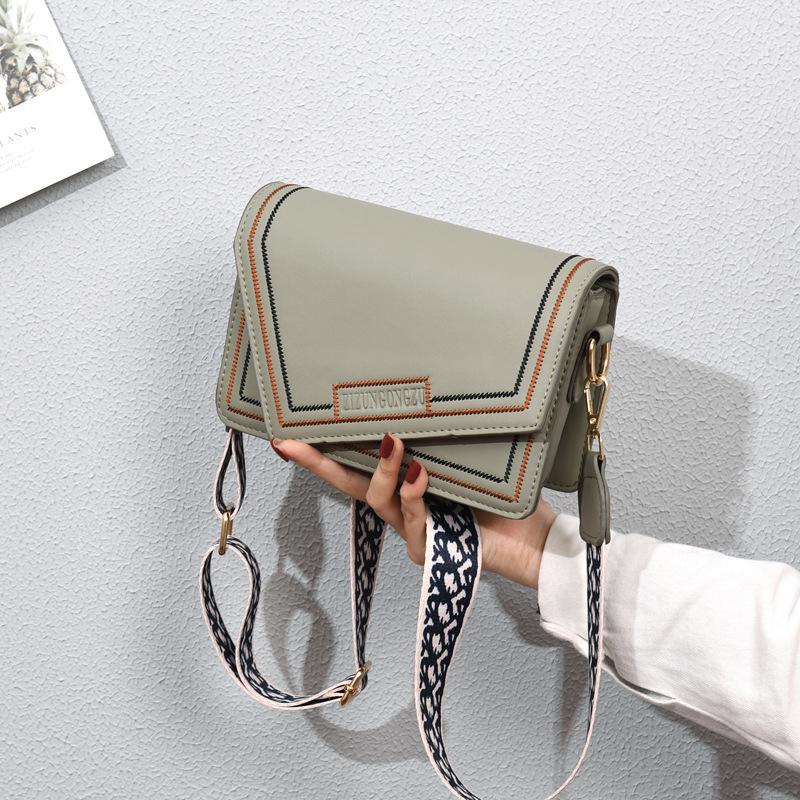 

Новая модная наплечная сумка с высоким уровнем внешнего вида, маленькая популярная маленькая квадратная сумка, высококлассный дизайн, сумка кроссбоди, женская .