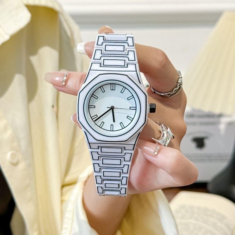 Men's and Women's Casual Simple and Fashionable Silicone Strap Quartz Watch