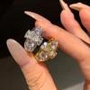 Wunderschöne funkelnde diamantbesetzte Ringe für Damen Charms Design leichter Luxus geometrischer Ring Verlobungsschmuck Geschenk