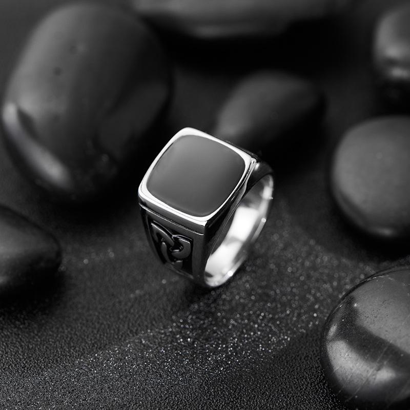 Retro Pattern Domineering Totem Dripping Oil Triangle Men's Rubber Large Ring