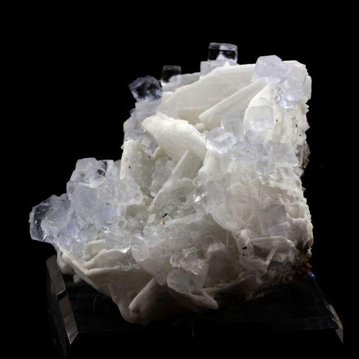 Pierres et Minéraux. Fluorite, Baryte. 4202.0 ct. Jaimina Mine, Carrales, Asturias, Espagne.