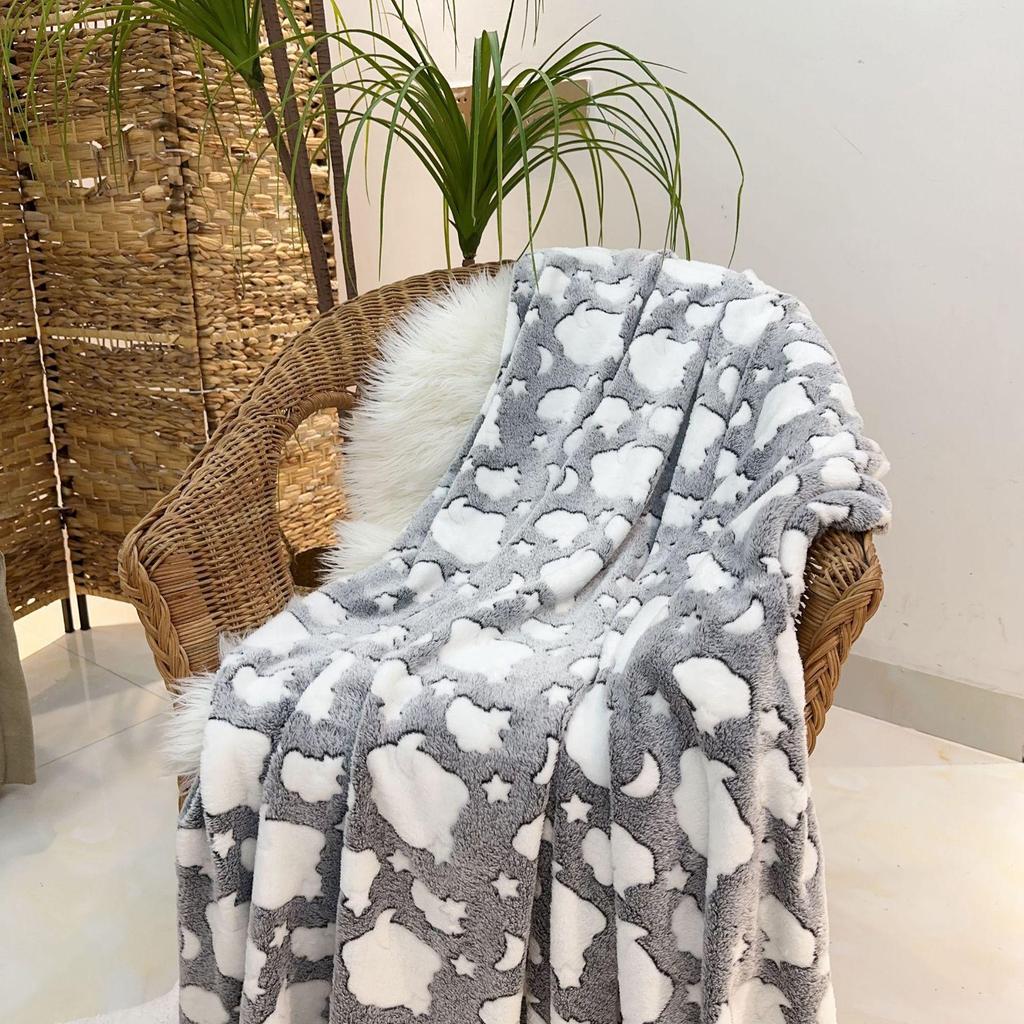 Shining Planet Girl Flannel Blanket | Warm Four Seasons Office Nap Air Conditioning Blanket