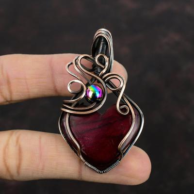 Pendentif en labradorite de feu rouge Pendentif enveloppé de fil de cuivre Bijoux en pierres précieuses en cuivre Pendentif de créateur Bijoux enveloppés de fil faits à la main Cadeaux pour maman