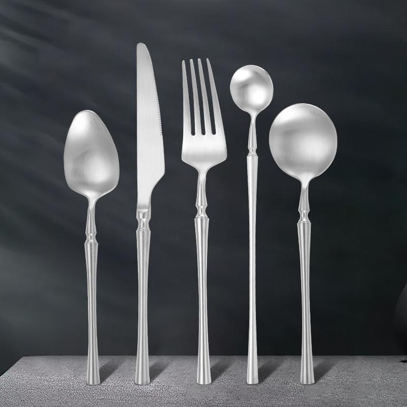 304 Edelstahl Messer Gabel Löffel Hotel Restaurant Western Geschirr Verdickt Kreative Kleine Baroon Taille Hüpfendes Messer und Gabel