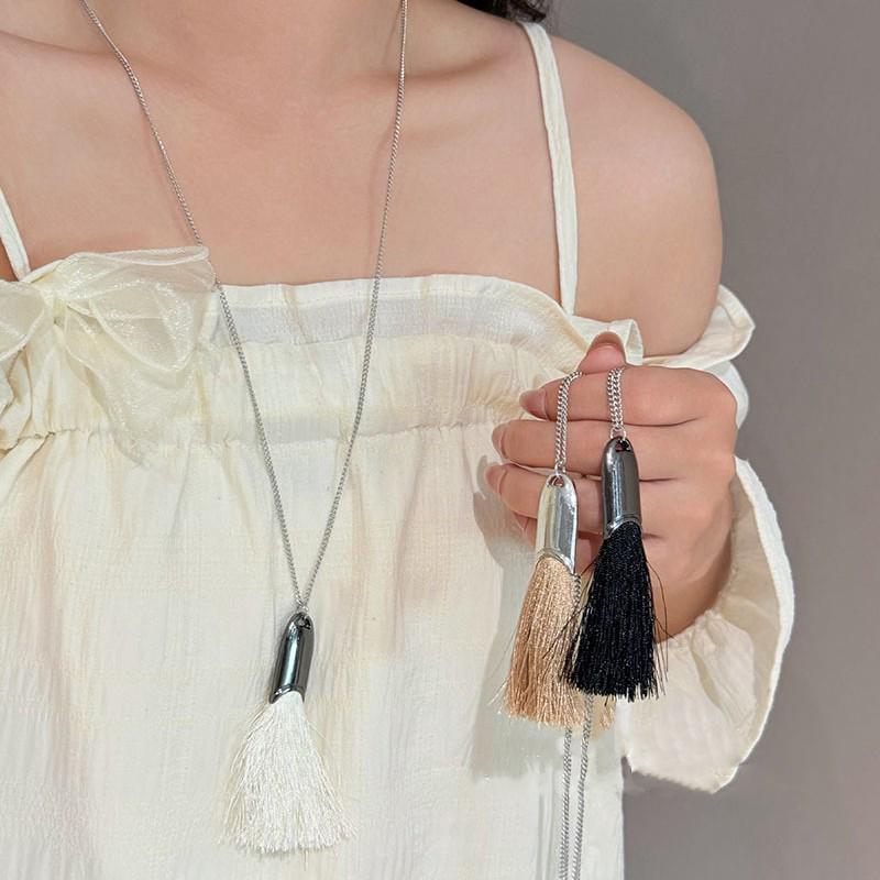 Fashion Vintage Pendant Necklaces for Women Tassel Brush Shape Necklaces Minimalist Personalized Party Daily Wear Jewelry Gifts