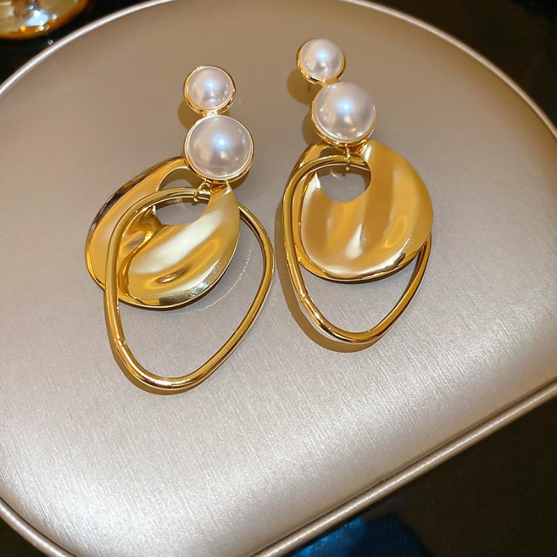 Silver needle irregular round pearl earrings fashion exaggerated stud earrings personality temperament earrings light luxury high sense