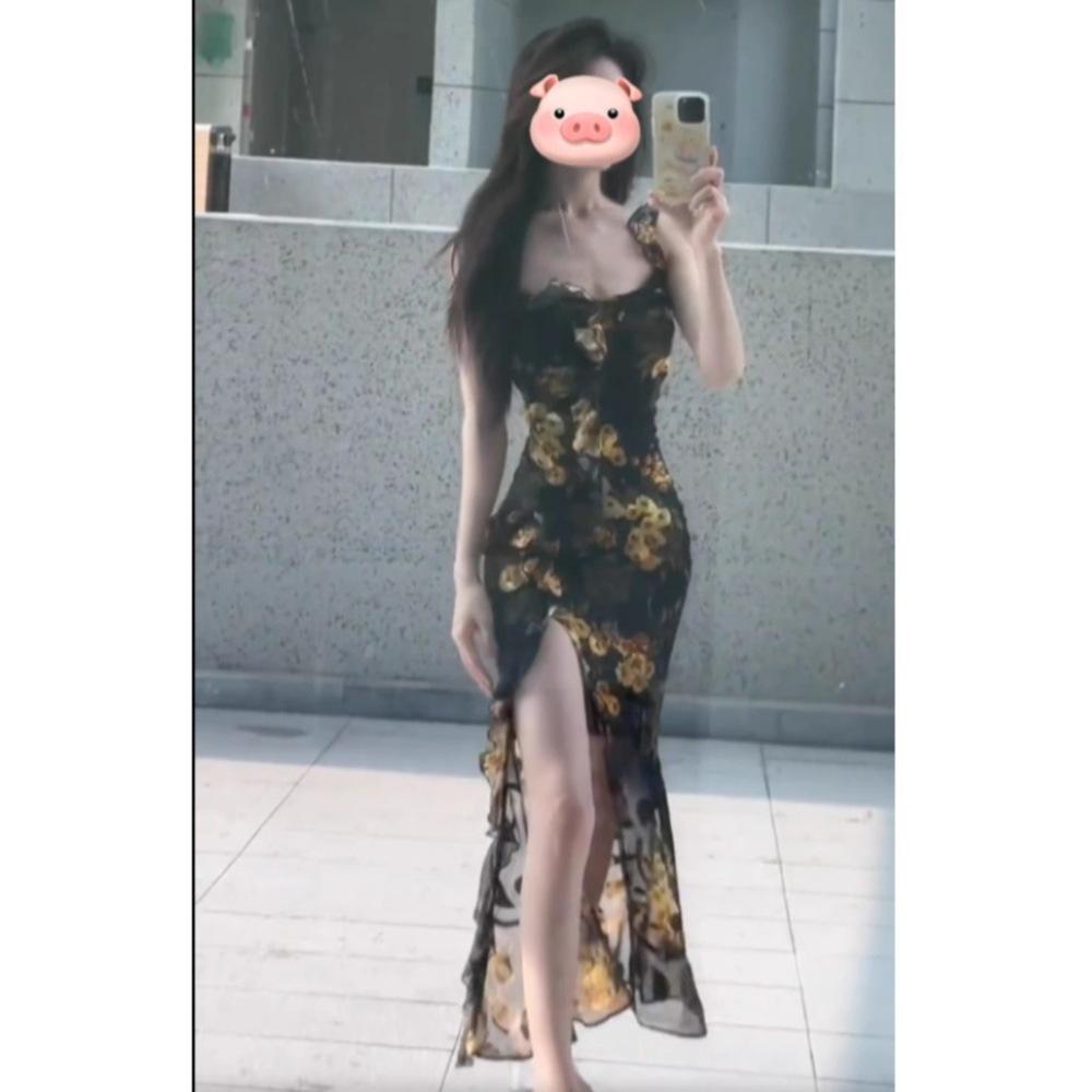 

Женское цветочное платье-бодикон с оборками на тонких бретельках Small