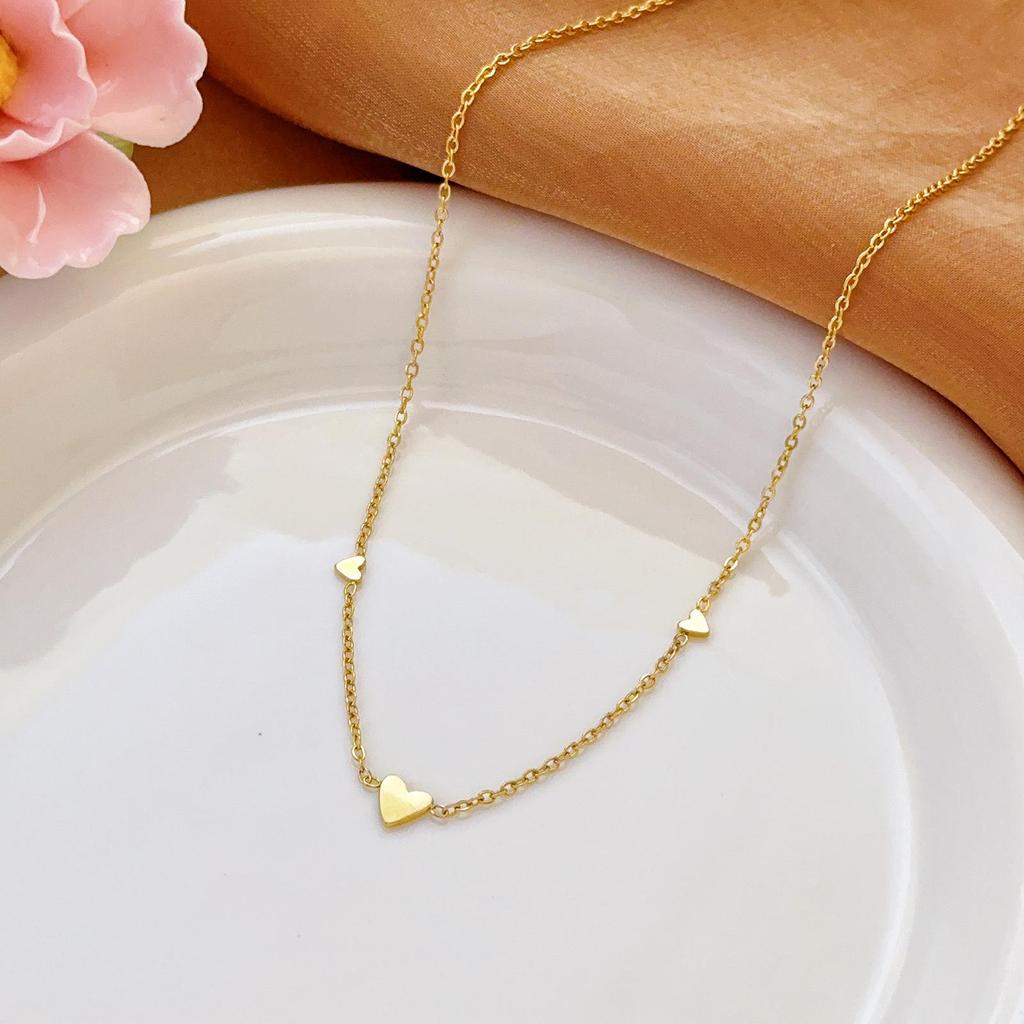 Złoty naszyjnik ze stali nierdzewnej: Elegancka, Wszechstronna, Nieblaknąca Biżuteria Damska