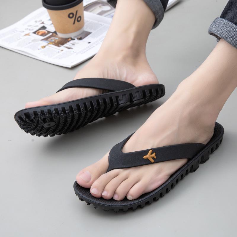 Men's Thick-Sole Vietnam Rubber Flip-Flops: Wear-Resistant, Non-Slip, Toe-Clip Outdoor Sandals