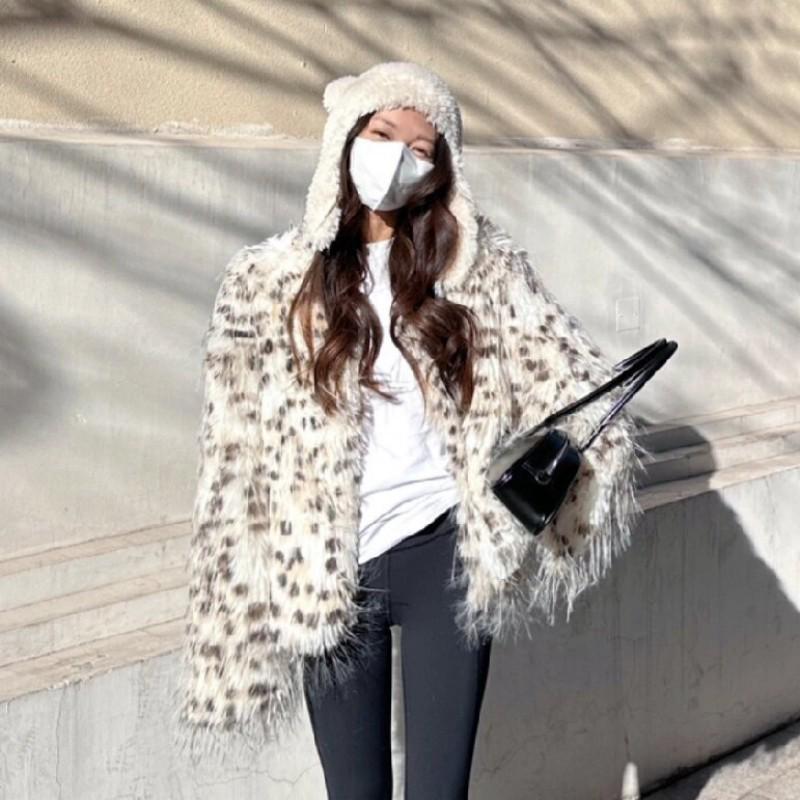 

2025 Autumn/Winter Women s Korean Style Thickened Coat - Artificial Leopard Print Fur with Polka Dots L (approx. 57-68 kg)
