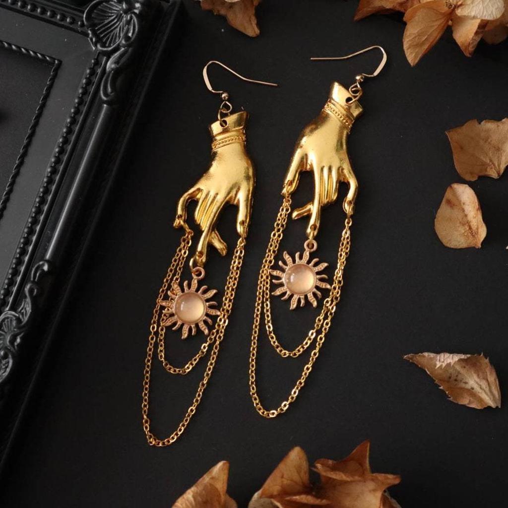 Gotische Hip Hop Goldfarbe Hände Sonne Mikro-Inlay Edelstein Metallkette Quasten Hängeohrringe für Damen Halloween Party Schmuck