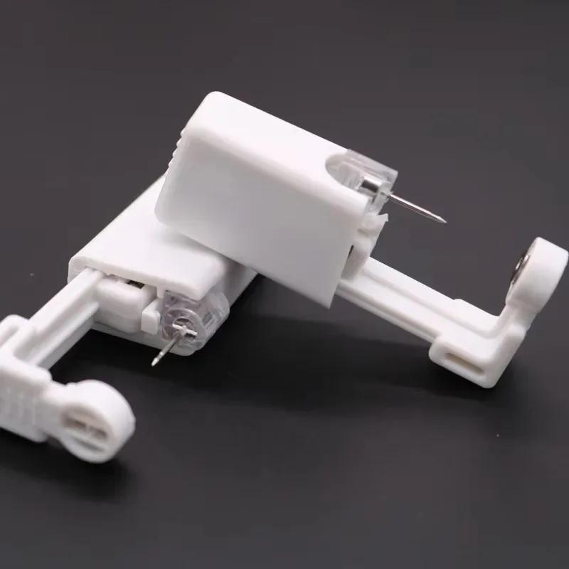 Sicherheits-Ohrlochstechpistolen-Set Frauen Männer Einweg Weißer Kunststoff Steriles Ohrlochstechgerät Mode Einfacher Schmuck Piercing-Werkzeuge